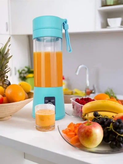 Portable 6-Blade USB Rechargeable Juicer Blender for Smoothies Shakes Baby Food and Outdoor Use (Random Color)